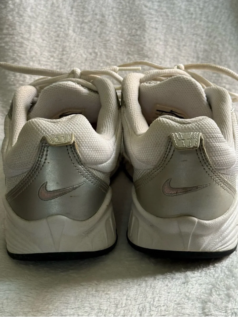 Nike‎ Women's White and Light Pink Mesh Walking Shoes 7 - Picture 6 of 12